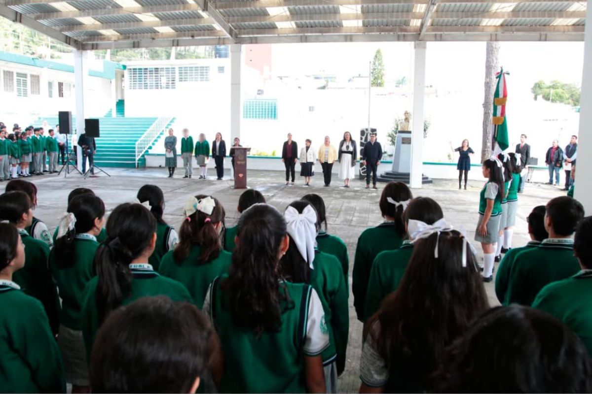 estudiantes en desfile del 5 de mayo Veracruz puente escolar mayo 2026