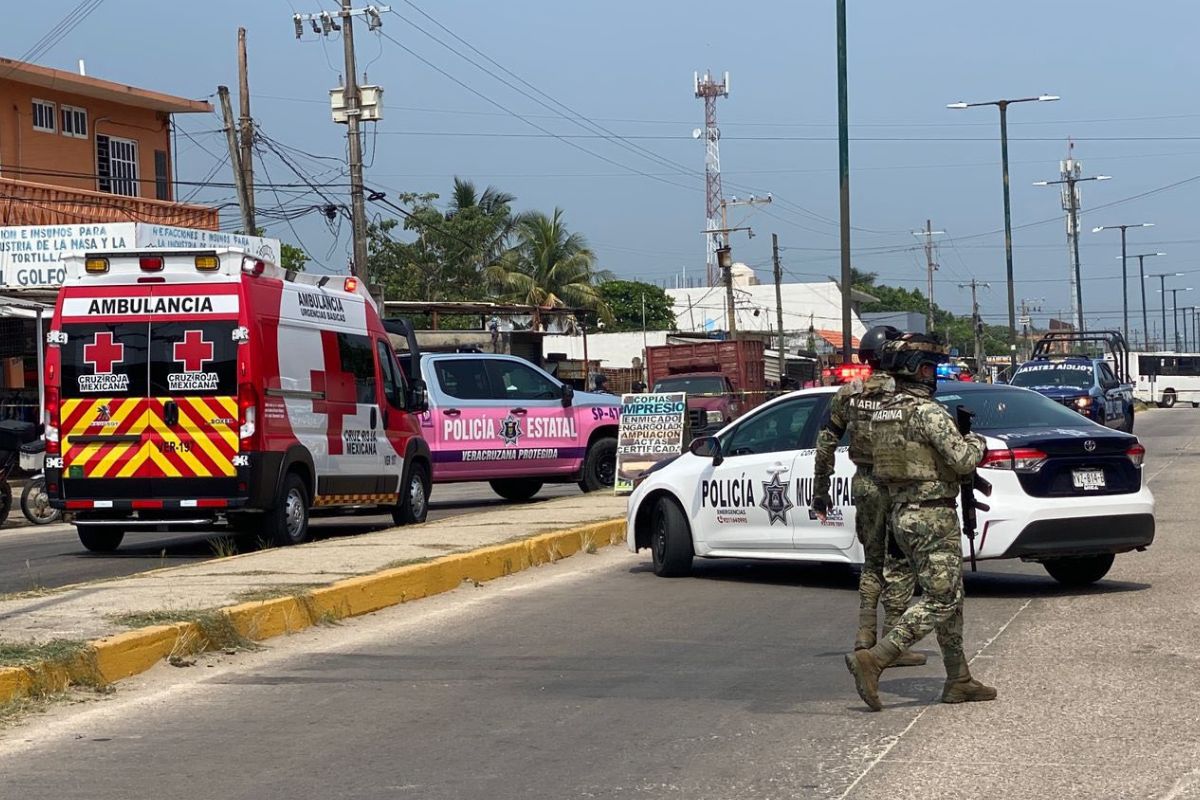 Patrullas y peritos en ataque armado en Coatzacoalcos cerca del bar El Arrecife