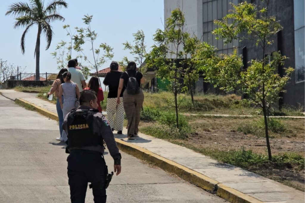 Padres de Monse Bendimes durante tercera audiencia del juicio contra Marlon “N” en Veracruz.