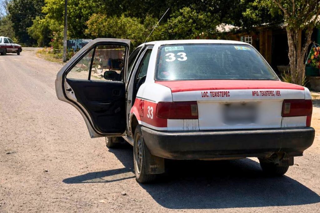 Escena del asesinato de taxista en Texistepec Veracruz en carretera estatal