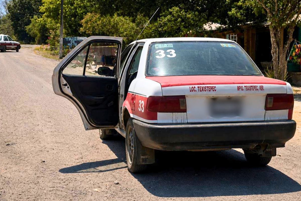 Escena del asesinato de taxista en Texistepec Veracruz en carretera estatal