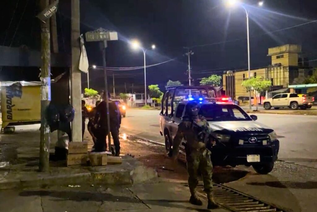 Elementos de seguridad tras ataque armado en Tihuatlán sobre el bulevar Independencia