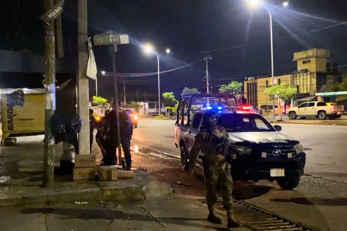 Elementos de seguridad tras ataque armado en Tihuatlán sobre el bulevar Independencia