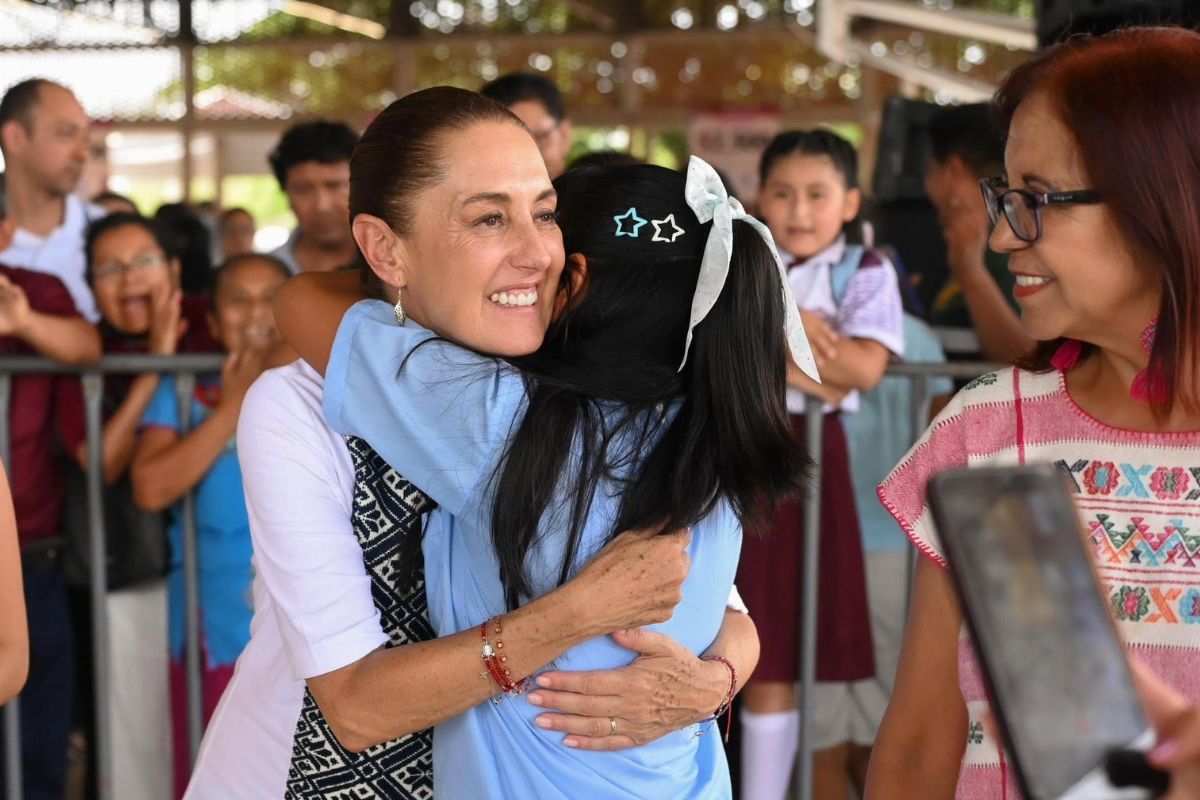 Claudia Sheinbaum durante su visita oficial a Xalapa para encabezar evento de Jóvenes Construyendo el Futuro en el Museo Kaná