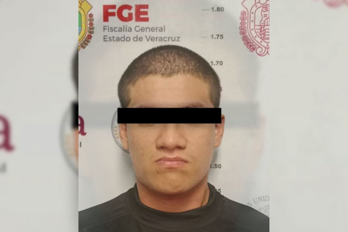 Elementos de la Semar y la FGE durante el operativo que derivó en la detención de José del Carmen "N", alias "Delta 7", por el caso Roxana Guzmán Ramírez.