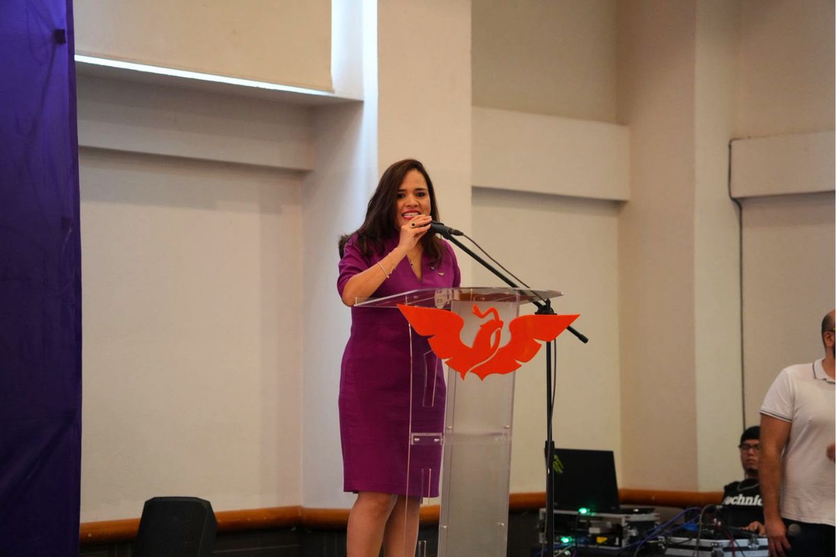 Elena Córdova Molina durante el Foro Estatal de Mujeres en Movimiento Veracruz al presentar la nueva agenda de la organización.