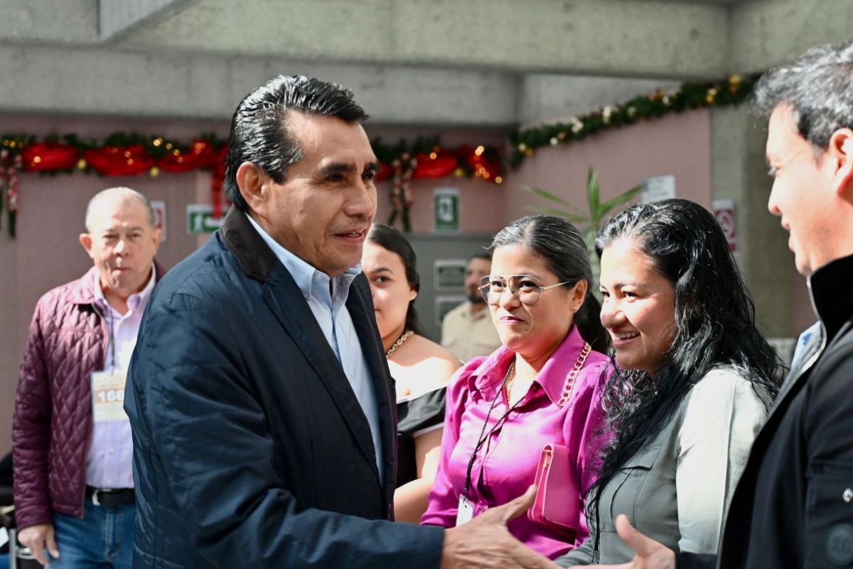 Esteban Bautista Hernández durante declaraciones sobre iniciativas legislativas en el Congreso de Veracruz.