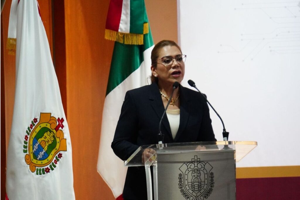 Lisbeth Aurelia Jiménez Aguirre informa avances en la investigación del asesinato del periodista Luis Ángel López Valdez.