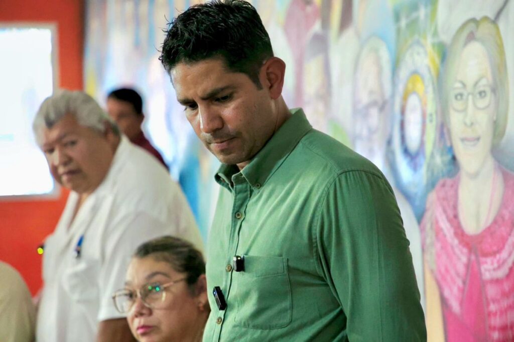 Javier Herrera Borunda durante pronunciamiento sobre la mortandad de peces en la Cuenca del Papaloapan