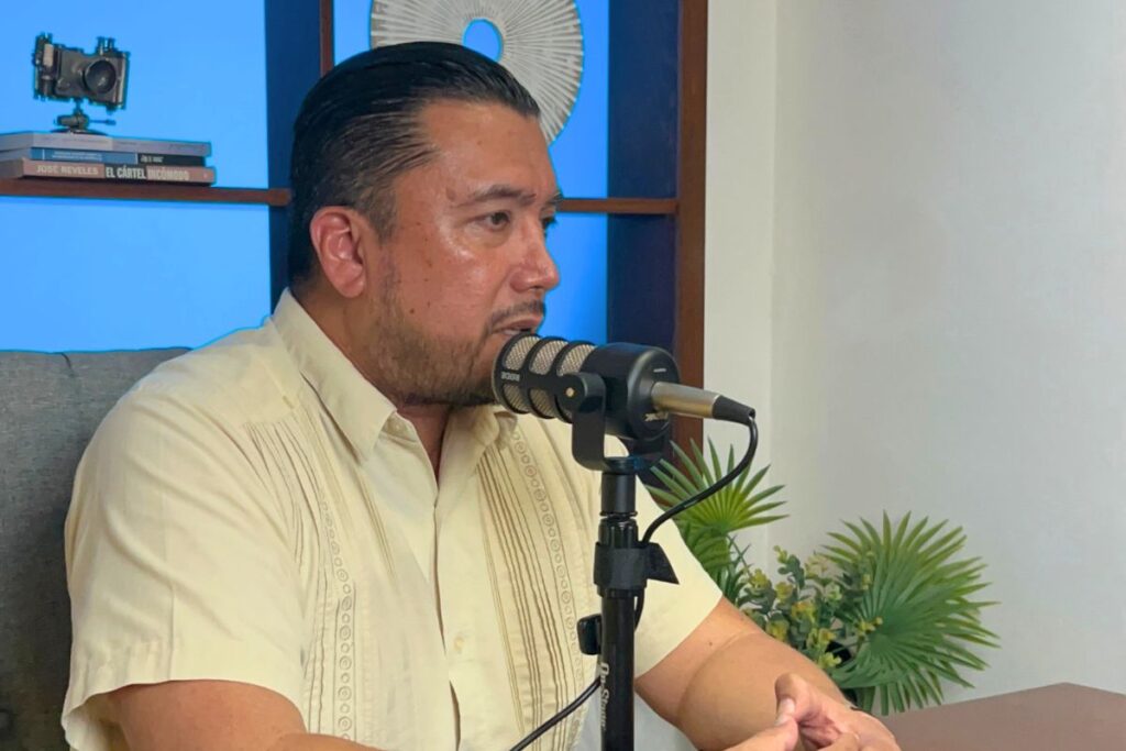 Gerardo Velásquez Maravert durante entrevista sobre su cese laboral y el conflicto con la SEV en Veracruz