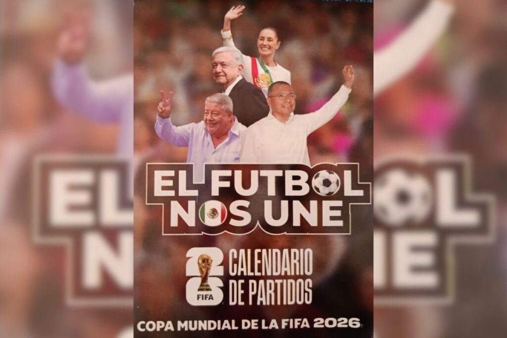 Calendario del Mundial 2026 con imágenes de Manuel Huerta y Juan Vergel distribuido en escuelas de Xalapa