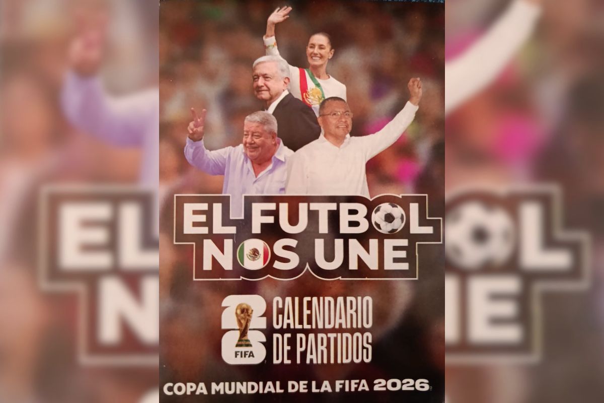 Calendario del Mundial 2026 con imágenes de Manuel Huerta y Juan Vergel distribuido en escuelas de Xalapa