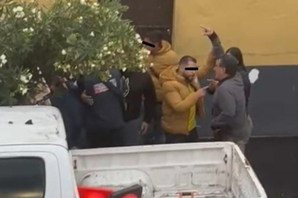Reporteros agredidos durante una cobertura en Coatepec; el caso cumple tres meses sin avances judiciales.