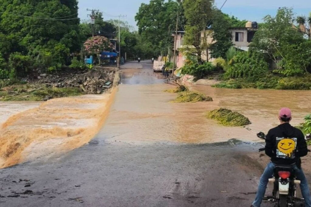 Nubes de tormenta sobre el sur de Veracruz, donde el SMN pronostica lluvias intensas con riesgo de inundaciones.
