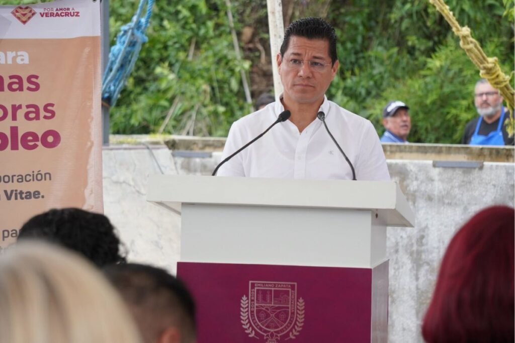 La gobernadora Rocío Nahle durante su conferencia de prensa en la que informó que solicitó al alcalde Daniel Baizabal revisar los permisos de las "chelerías" de Cerro Gordo.