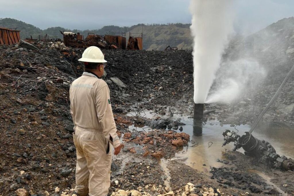 Trabajos de Pemex en el Pozo Krem-1, en Las Choapas, durante la fase final para el cierre definitivo de la contingencia.