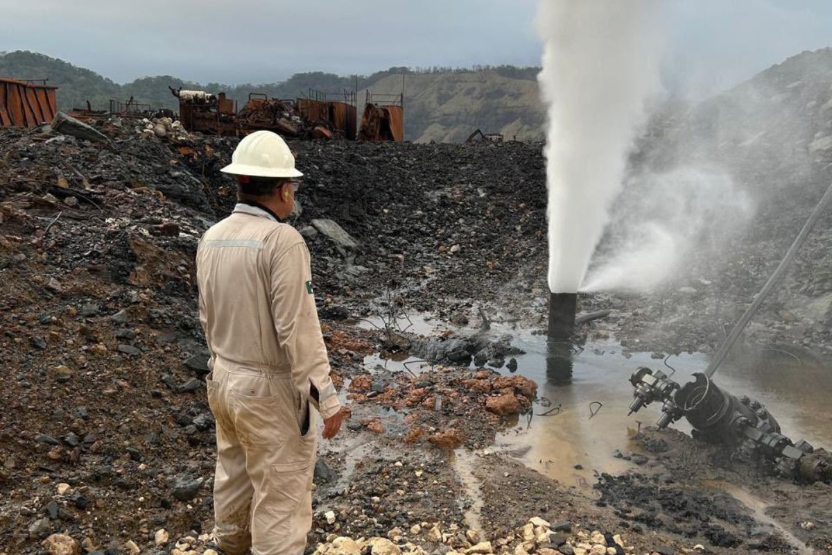 Trabajos de Pemex en el Pozo Krem-1, en Las Choapas, durante la fase final para el cierre definitivo de la contingencia.