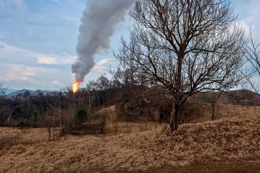 Pozo Krem-1 de Pemex en llamas, en Las Choapas, Veracruz.