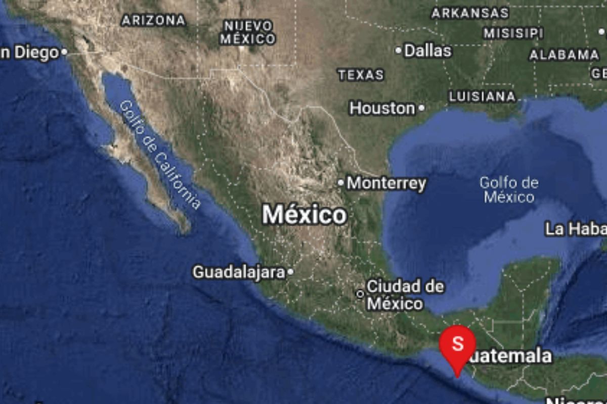 Evacuación de edificios públicos en Xalapa tras el sismo de magnitud 7.4 percibido en Veracruz.