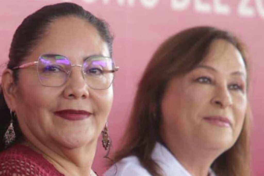 Integrantes de la Sección 32 del SNTE protestan en las oficinas de la Secretaría de Educación de Veracruz.