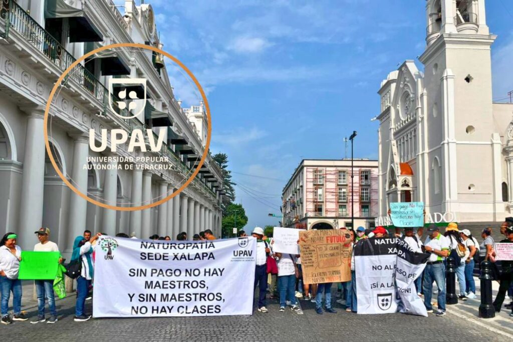 Protesta de estudiantes de la Universidad Popular Autónoma de Veracruz (UPAV), institución que enfrenta desde noviembre de 2025 una crisis recurrente de pagos con docentes y directivos.