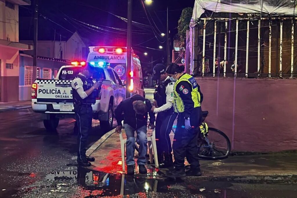 Autobús de la línea ADELAS involucrado en atropello a ciclista en Orizaba.