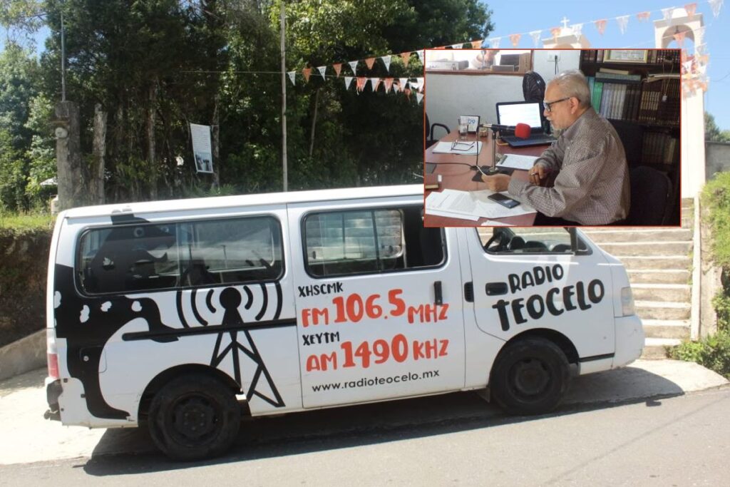 Élfego Riveros, periodista de Radio Teocelo, durante una intervención pública.