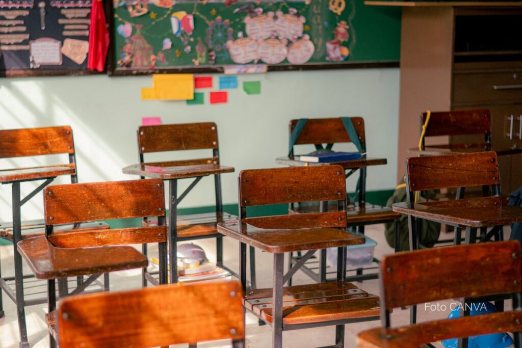Estudiantes de escuela pública en Veracruz beneficiarios de estímulos educativos.