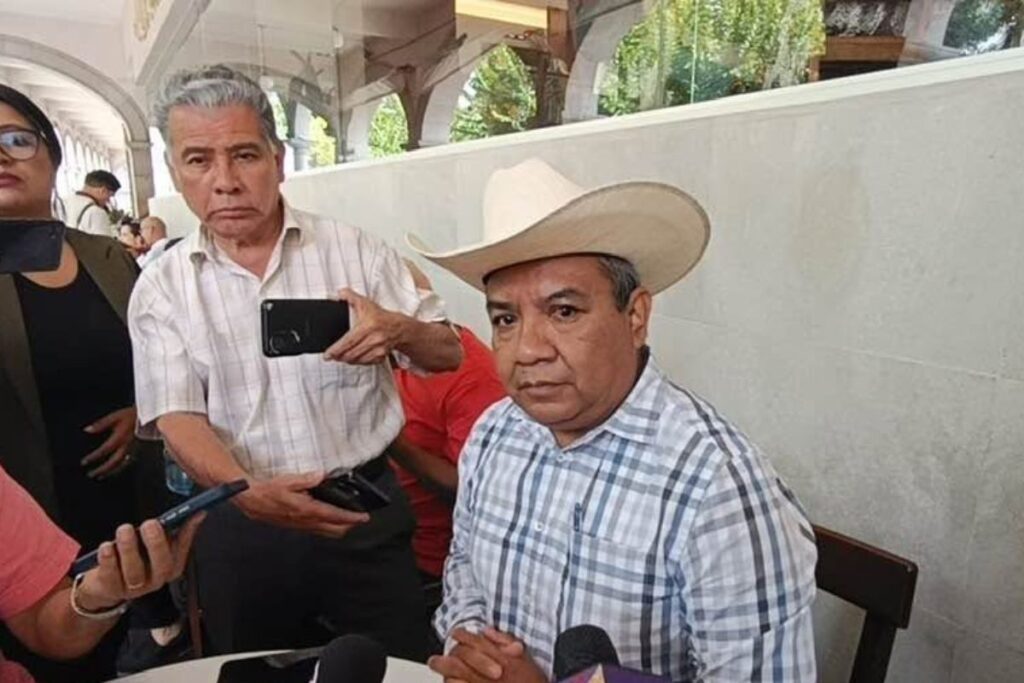Rafael Lindo Chaga, presidente del Fosec, en conferencia de prensa sobre el cierre del Ingenio San Pedro.