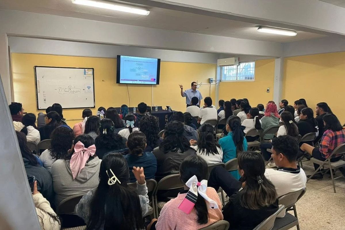 Prohibidas las novatadas en escuelas normales de Veracruz.