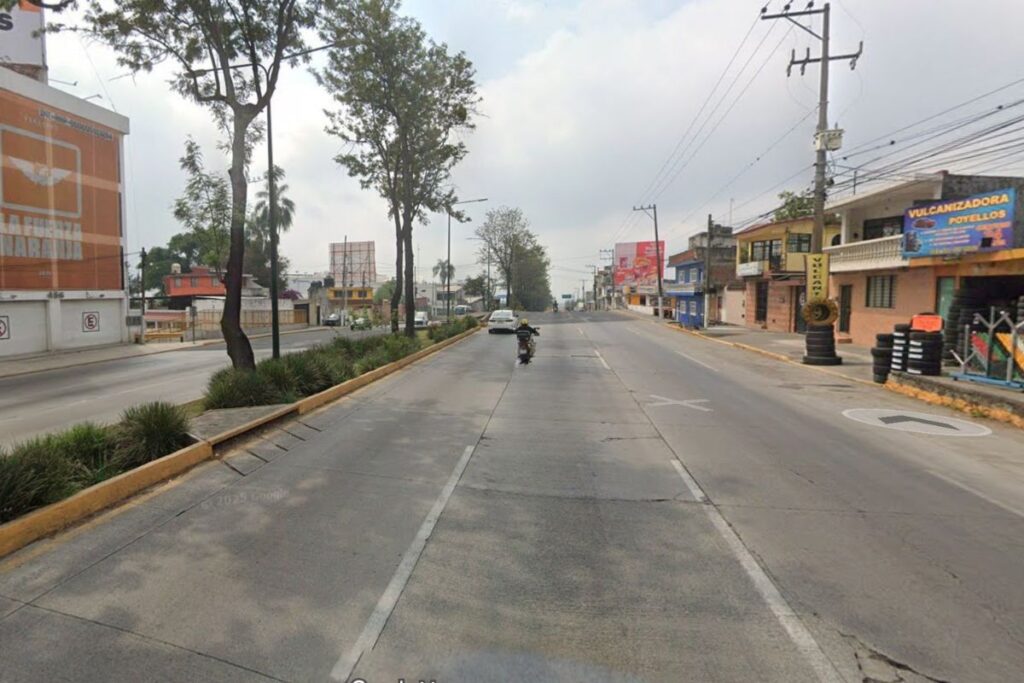 Aviso vial del Ayuntamiento de Xalapa sobre reducción de carriles en la avenida Lázaro Cárdenas por rehabilitación de pavimento asfáltico.