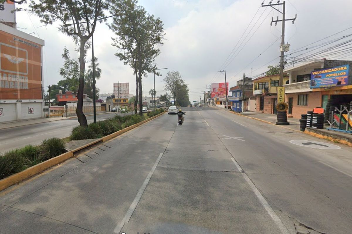 Aviso vial del Ayuntamiento de Xalapa sobre reducción de carriles en la avenida Lázaro Cárdenas por rehabilitación de pavimento asfáltico.