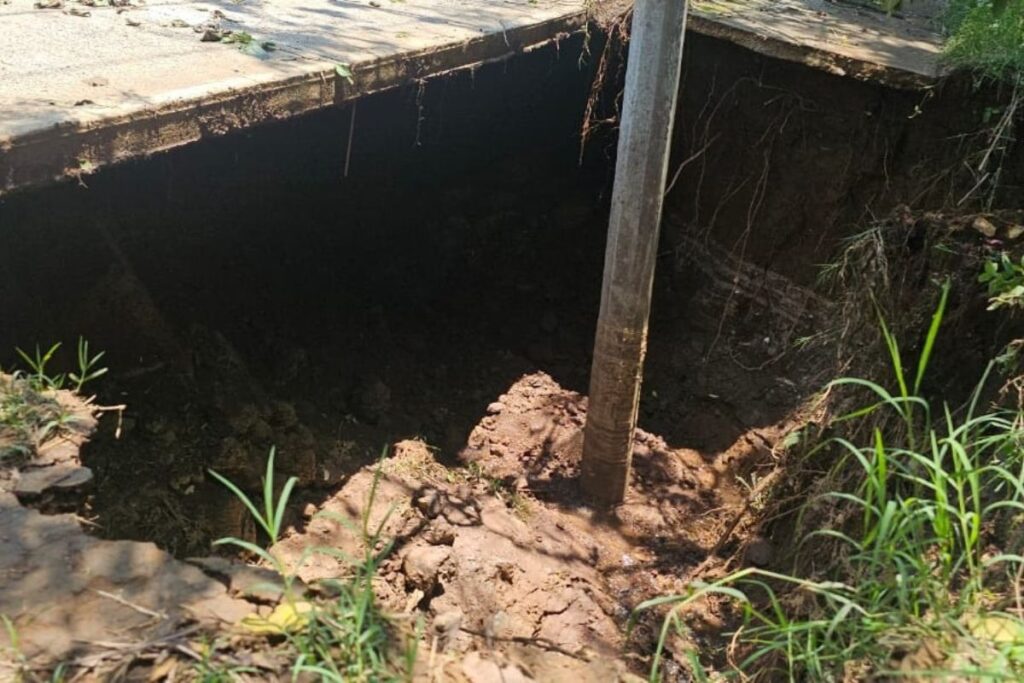 Sistema COMVER del ORFIS muestra folio de obra pública para reparación del socavón en Las Fuentes, Xalapa.