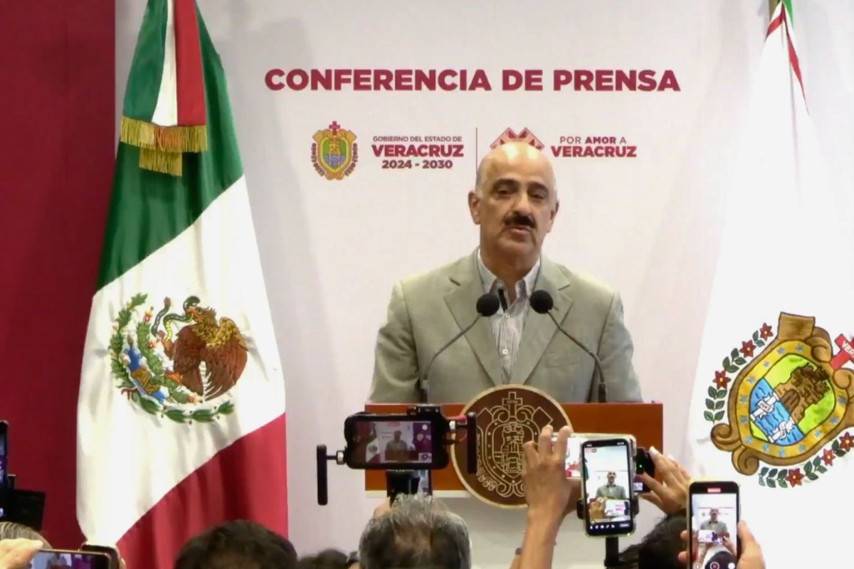 Ricardo Ahued Bardahuil, secretario de Gobierno de Veracruz, en conferencia de prensa.