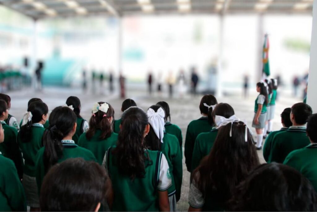 Estudiantes mexicanos y los resultados de la prueba PISA 2025.