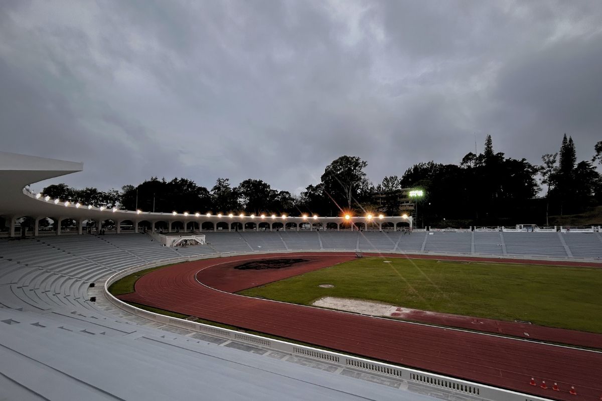 Pista de atletismo y gradería remodelada del Estadio Heriberto Jara Corona en Xalapa, Veracruz.