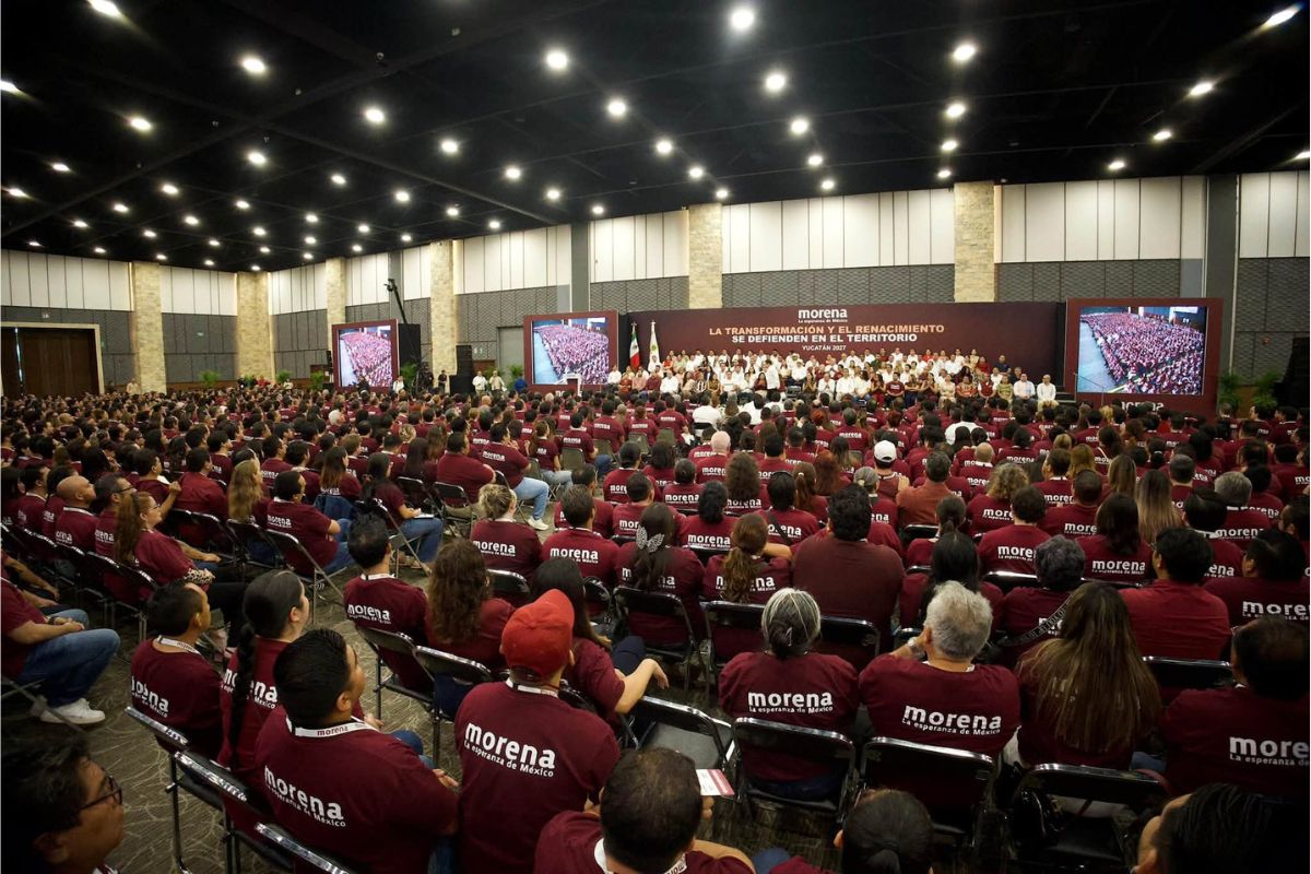 Simpatizantes de Morena en un evento político.
