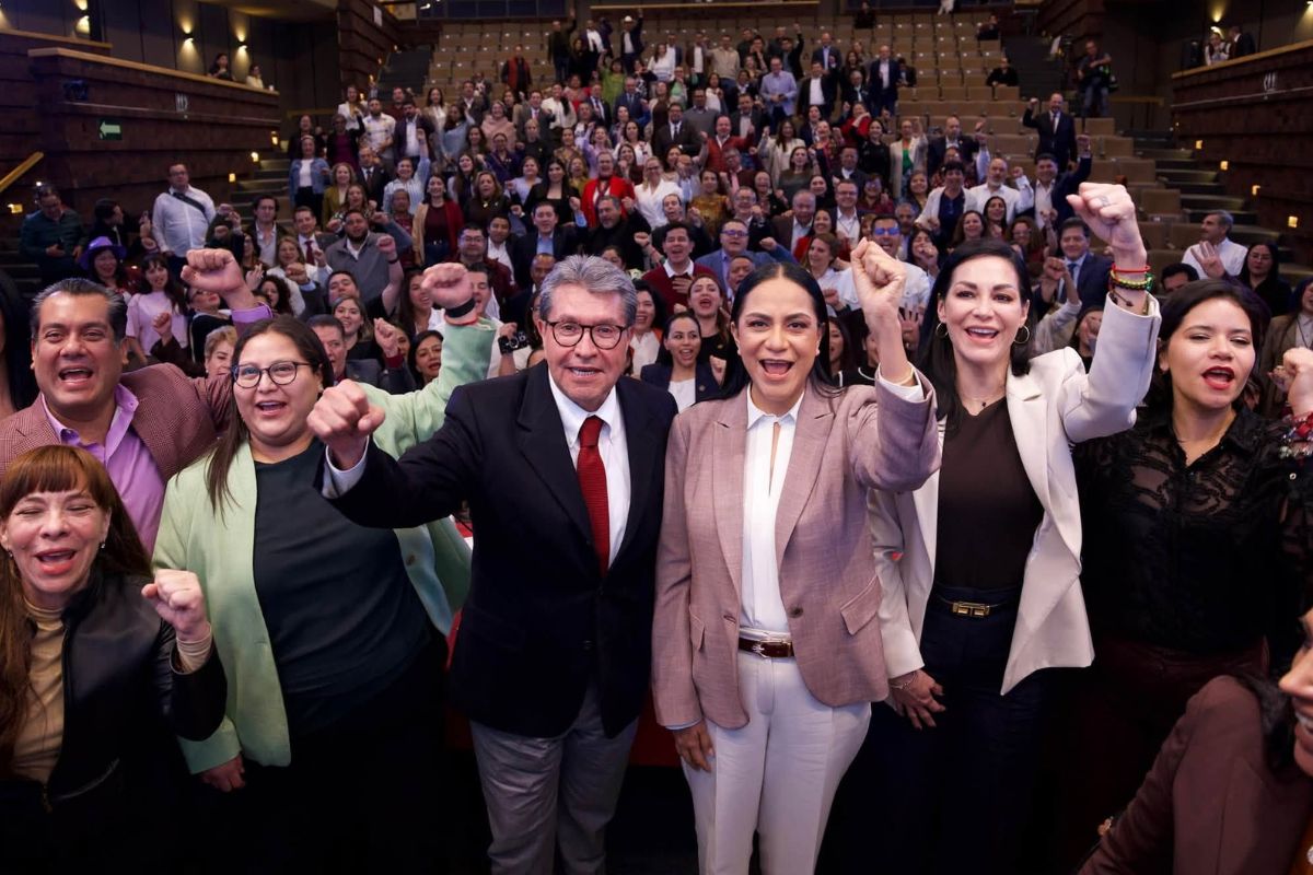 Militantes y simpatizantes de Morena en un evento político.