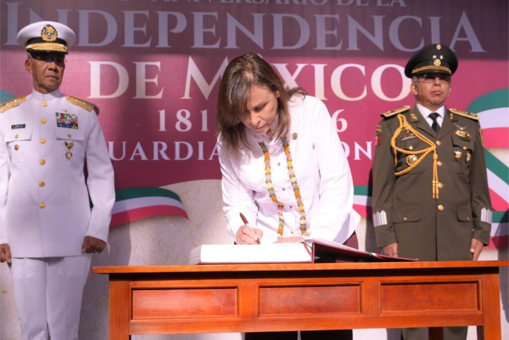 Rocío Nahle durante declaraciones sobre el brote de sarampión en el Cecan de Xalapa.