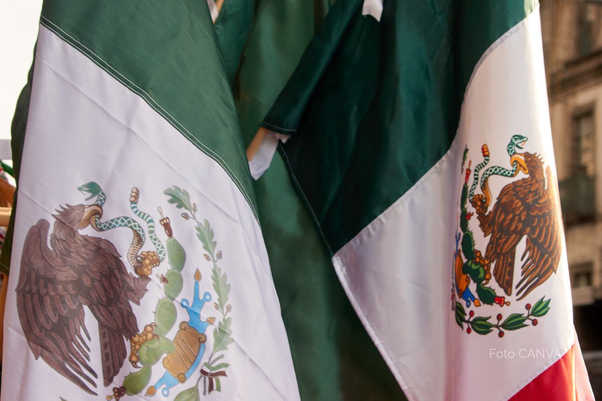 Bandera de México, símbolo patrio en el centro del debate sobre su respeto.