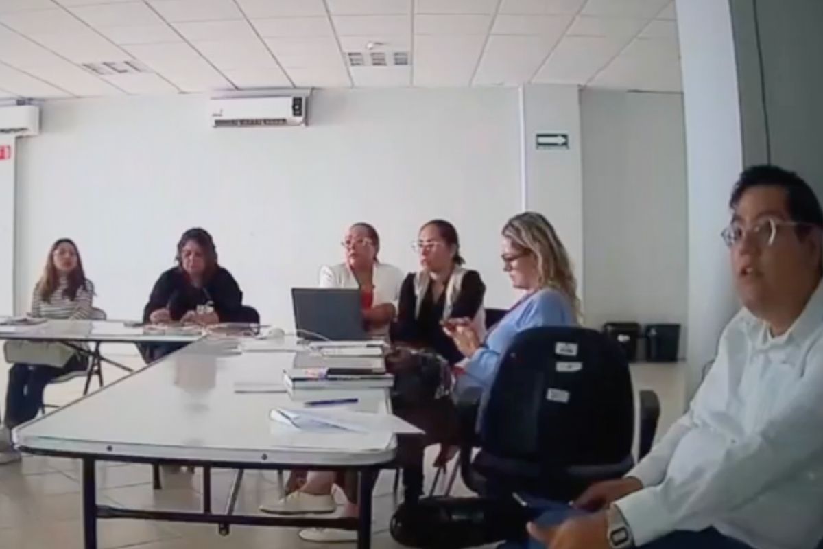 Integrantes de un comité de salud de La Clínica es Nuestra en Veracruz durante una reunión.