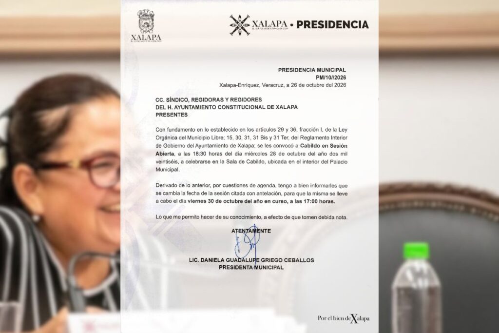 Daniela Griego, alcaldesa de Xalapa, en una sesión de Cabildo en el Palacio Municipal