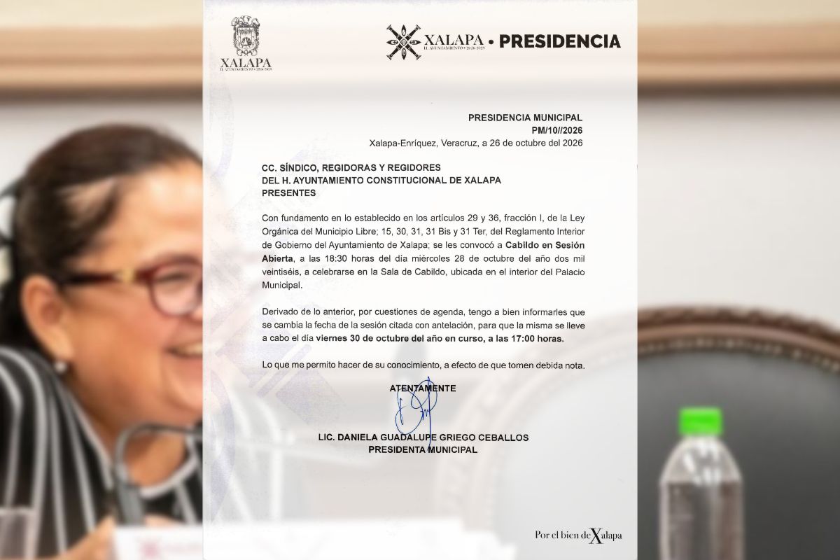 Daniela Griego, alcaldesa de Xalapa, en una sesión de Cabildo en el Palacio Municipal