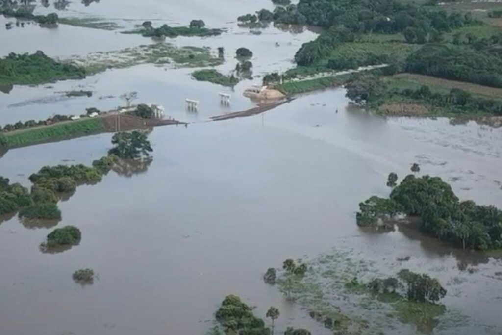 Obras del puente Mostal en la carretera Isla–Santiago Tuxtla, Veracruz