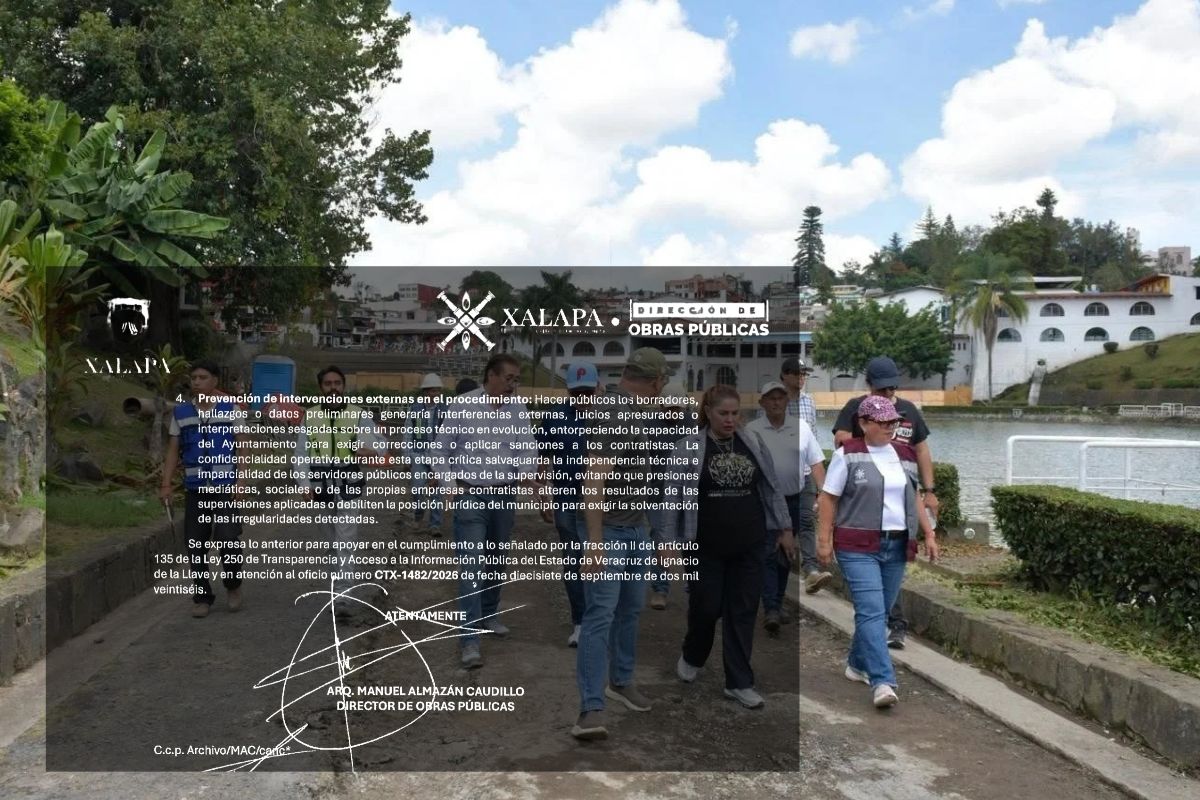 Daniela Griego y trabajadores con casco en el recorrido de supervisión de la obra de Los Lagos, en Xalapa