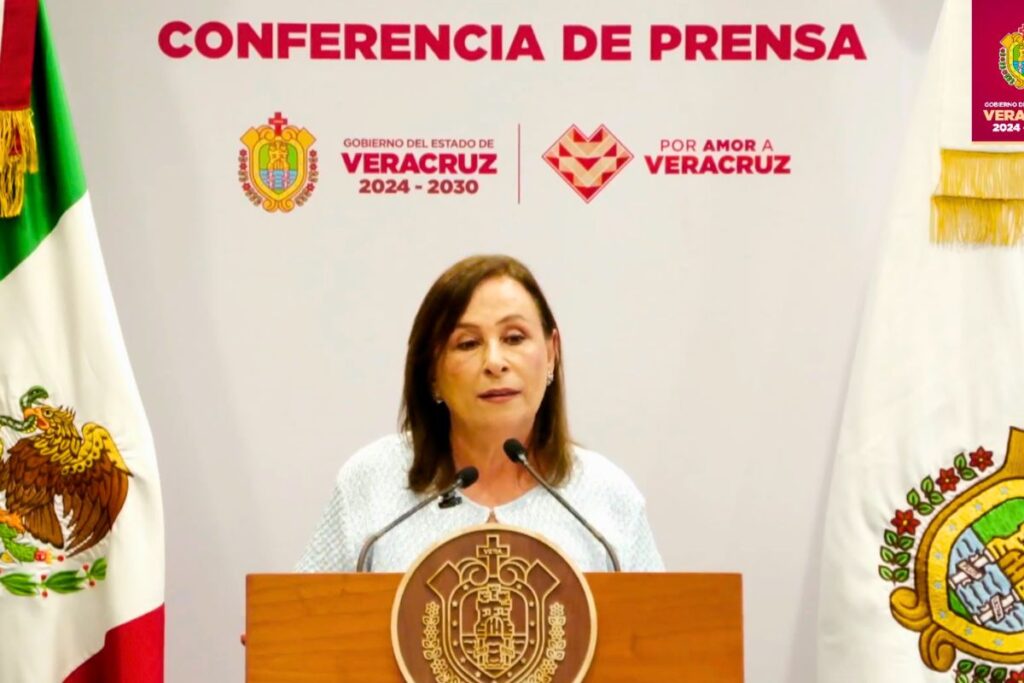 Rocío Nahle, gobernadora de Veracruz, durante una conferencia de prensa sobre el abasto de medicamentos en hospitales.
