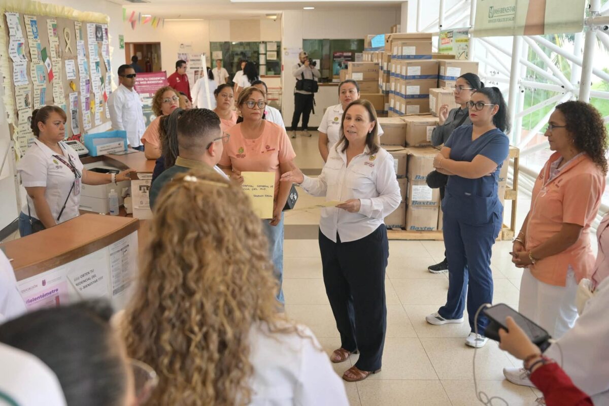 Rocío Nahle García, gobernadora de Veracruz, durante su visita al Hospital de Alta Especialidad de Veracruz.