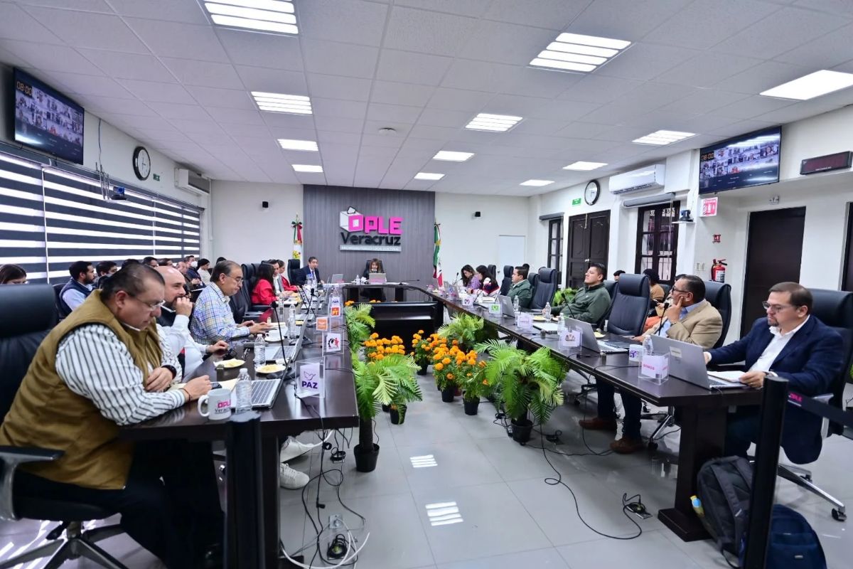 Consejo General del OPLE Veracruz en sesión extraordinaria donde aprobó el calendario del proceso electoral 2026-2027